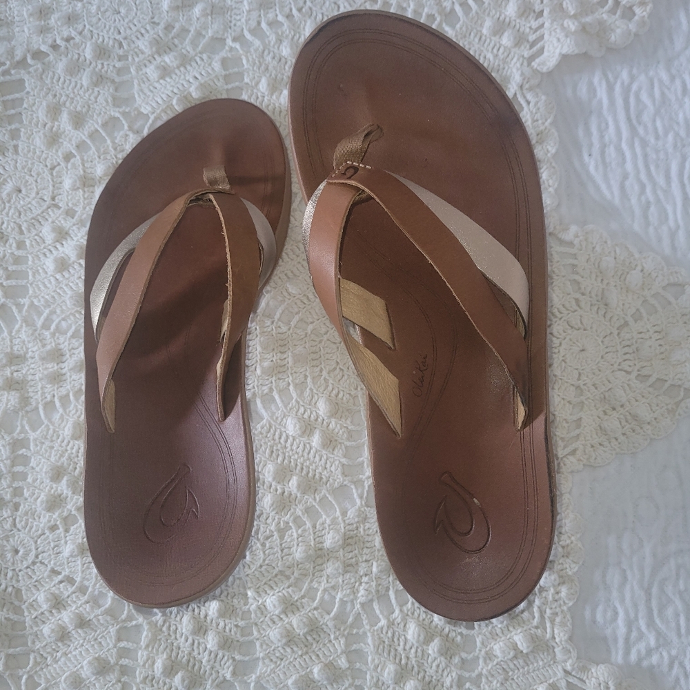 Olukai Kaekae Sandals Size 6 Leather Flip Flops Sahara Bubbly Golden